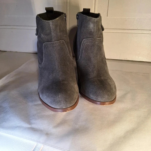 Diba Sophia Grey Suede Ankle Boots Gold Button Accent Zip Inside Mid Heel 9.5 - Picture 7 of 14